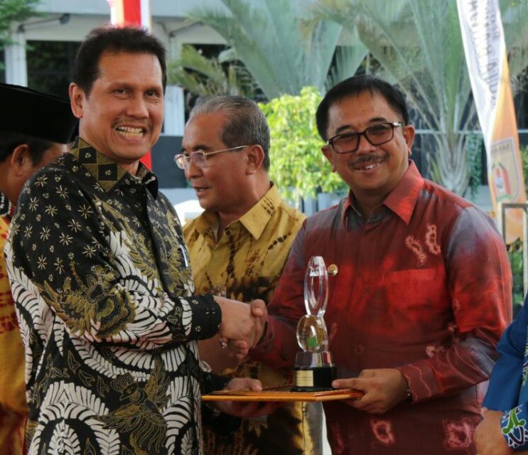 Wali Kota Terima Penghargaan Dari Menteri PANRB